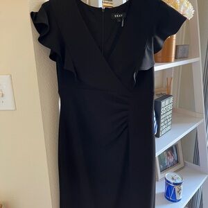 DKNY Black Sheath Dress / Size 8 / So flattering & flirty!